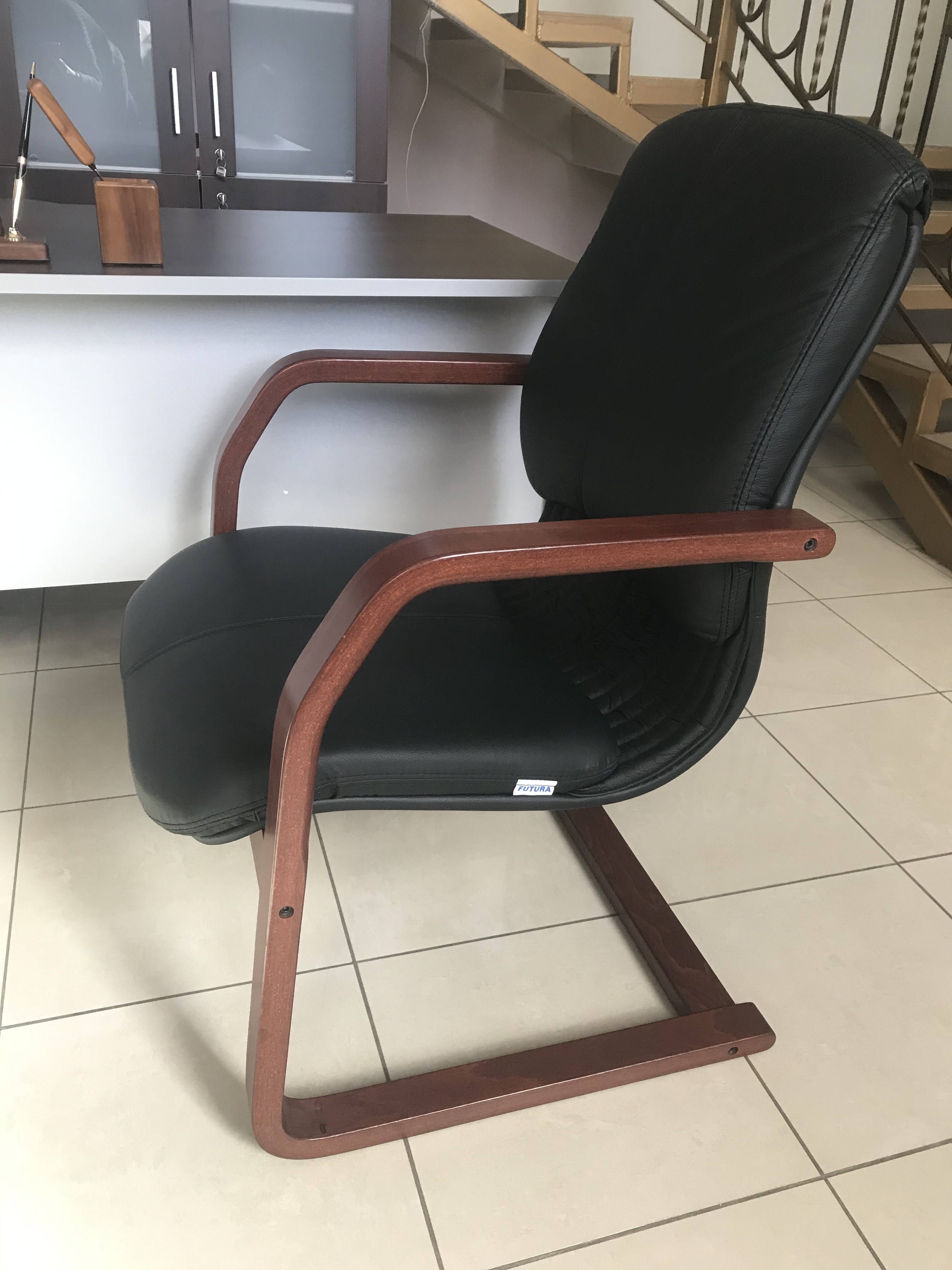 Кресло посетителя Mara